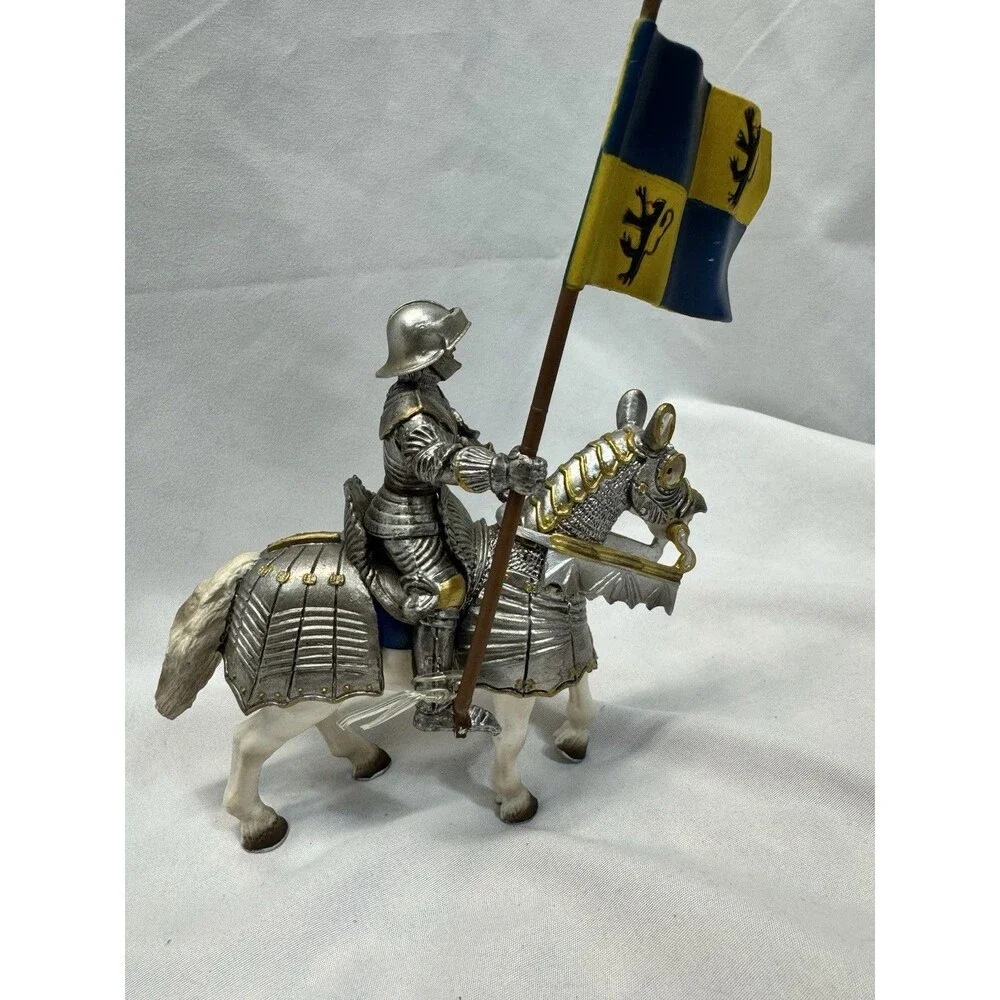 Schleich Knight Flag Bearer On White Horse With Sword 70008 Blue Yellow Flag